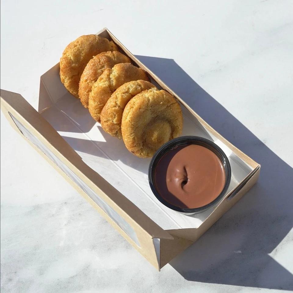Sweet dip box